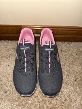 New Skechers Slip-On Athletic Sneakers in gray and Pink